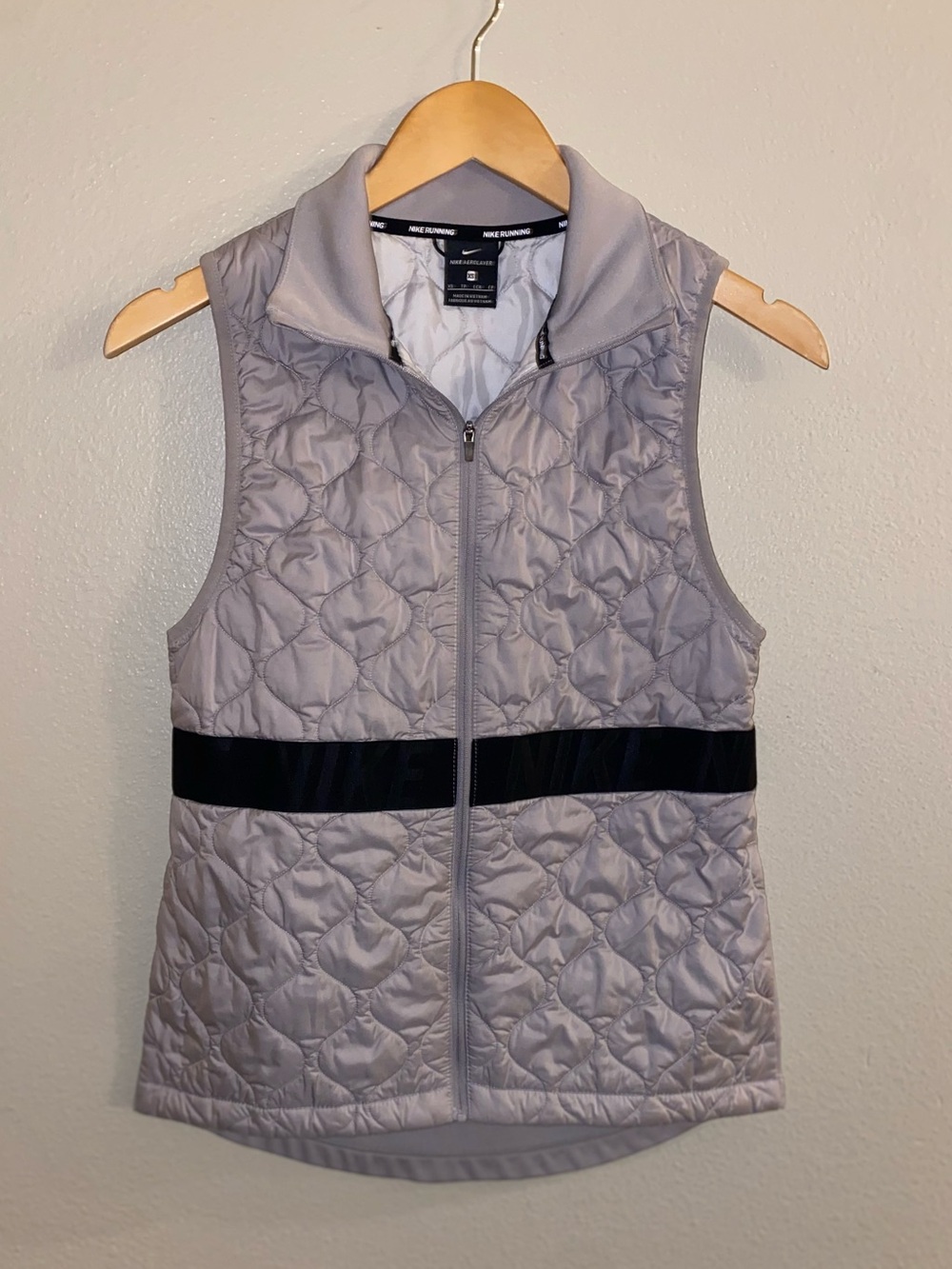 Nike Women Aerolayer Thermal Quilted Running Vest Grey Black Stripe - Medium